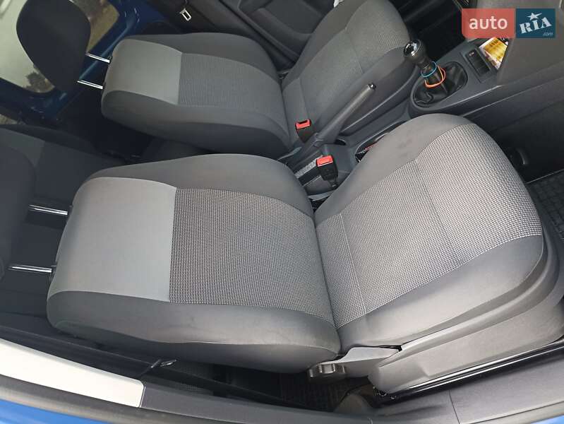 Мінівен Volkswagen Caddy 2011 в Чернівцях