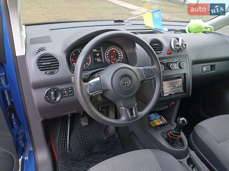 Мінівен Volkswagen Caddy 2011 в Чернівцях