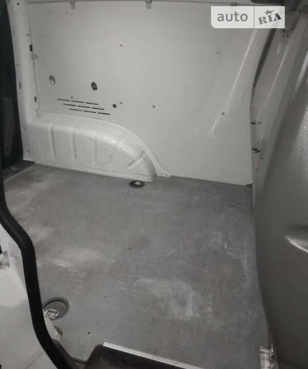 Грузовой фургон Volkswagen Caddy 2015 в Киеве