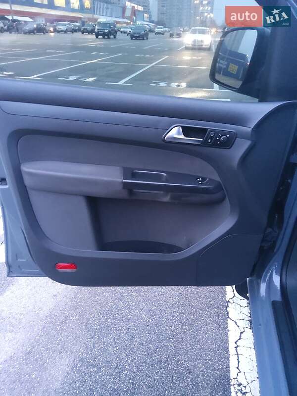 Мінівен Volkswagen Caddy 2013 в Києві