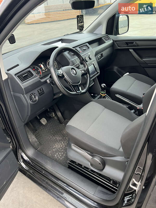 Вантажний фургон Volkswagen Caddy 2018 в Чернівцях