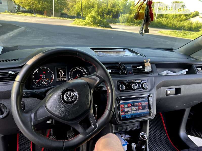 Грузовой фургон Volkswagen Caddy 2016 в Ровно
