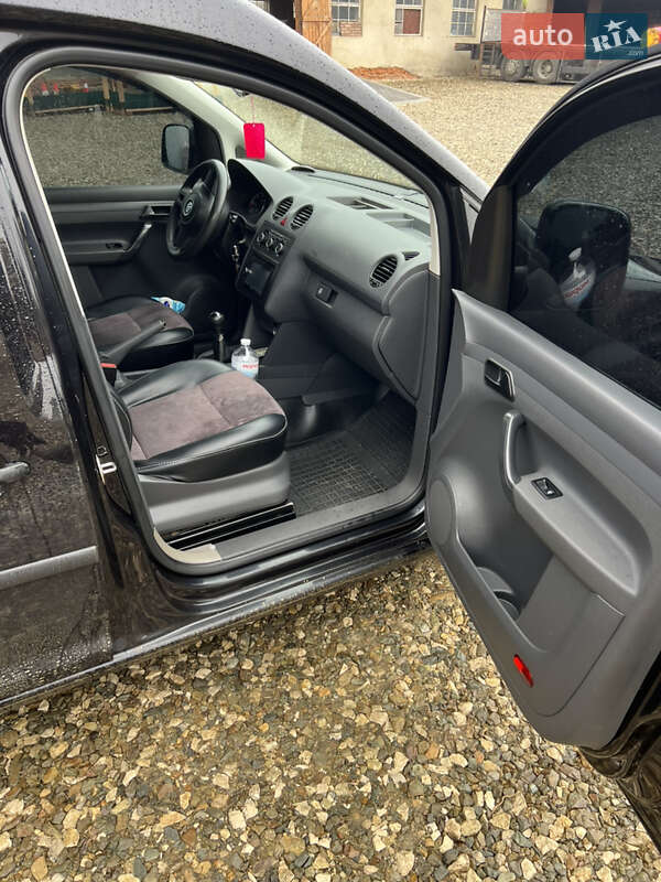 Минивэн Volkswagen Caddy 2011 в Черновцах