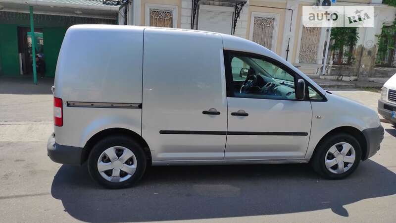 Вантажопасажирський фургон Volkswagen Caddy 2010 в Миколаєві