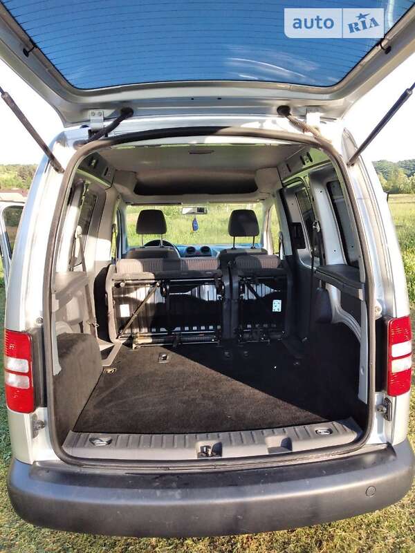 Минивэн Volkswagen Caddy 2011 в Иршаве