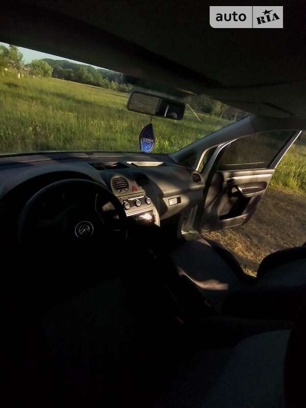 Минивэн Volkswagen Caddy 2011 в Иршаве