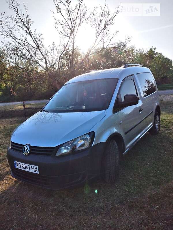 Минивэн Volkswagen Caddy 2011 в Иршаве