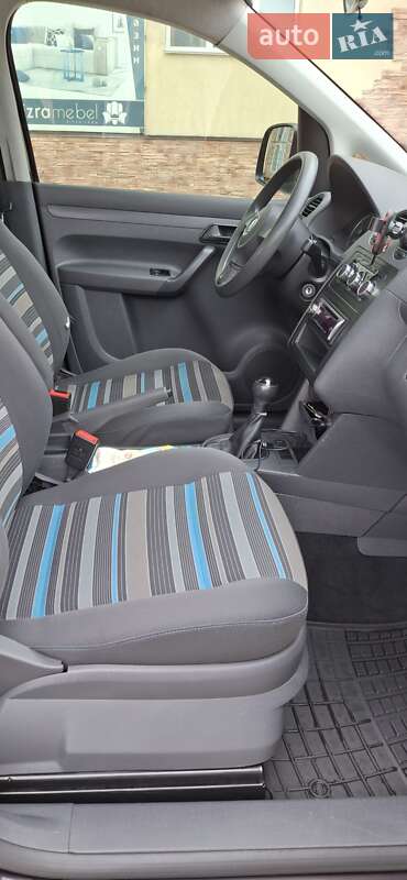 Минивэн Volkswagen Caddy 2010 в Киеве