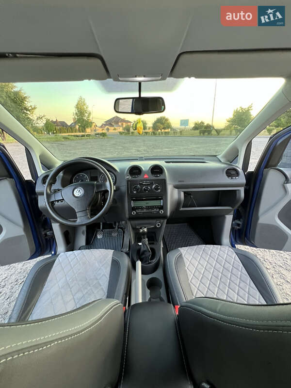 Минивэн Volkswagen Caddy 2010 в Вараше