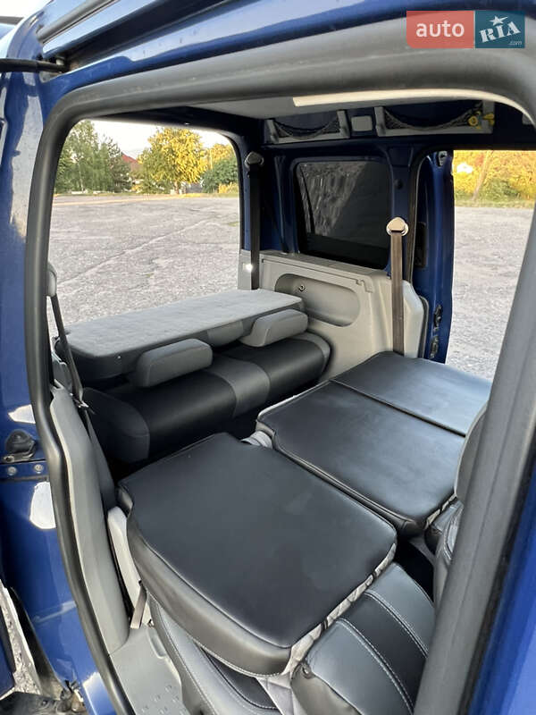 Минивэн Volkswagen Caddy 2010 в Вараше