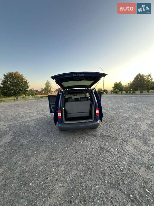 Минивэн Volkswagen Caddy 2010 в Вараше