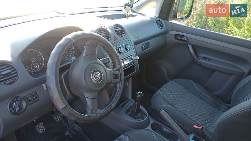 Минивэн Volkswagen Caddy 2010 в Ширяево