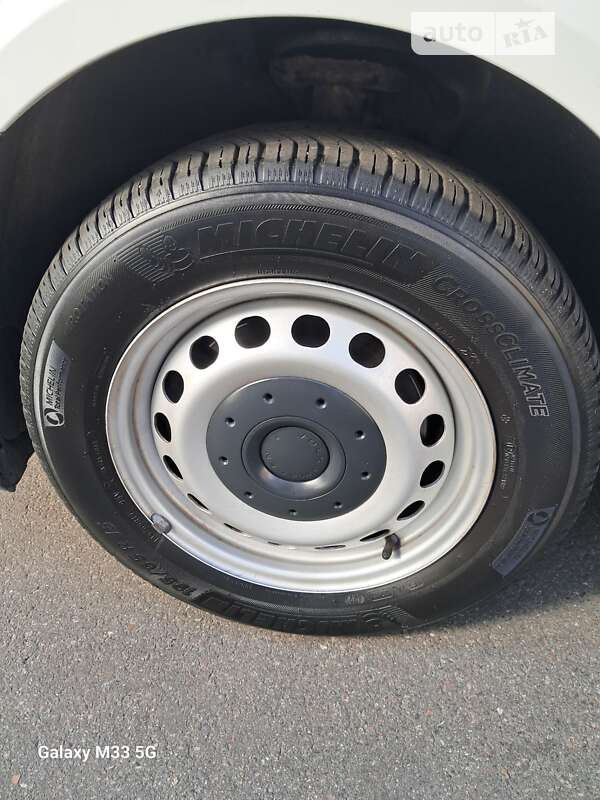 Грузовой фургон Volkswagen Caddy 2015 в Киеве