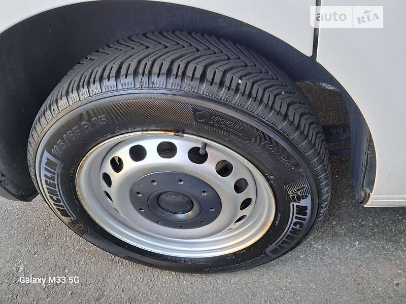 Грузовой фургон Volkswagen Caddy 2015 в Киеве