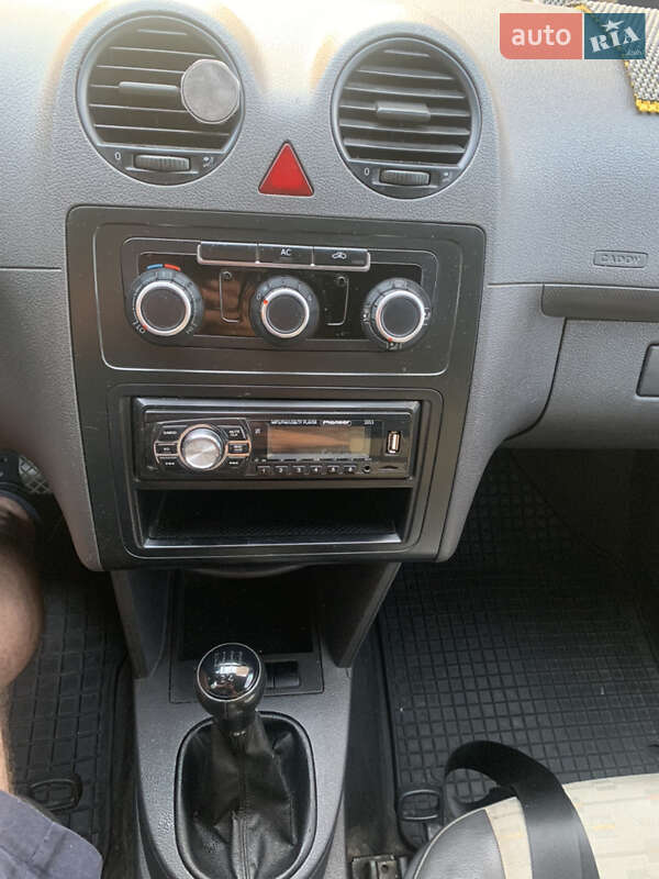 Грузовой фургон Volkswagen Caddy 2010 в Киеве фото 4 Грузовой фургон Volkswagen Caddy 2010 в Киеве