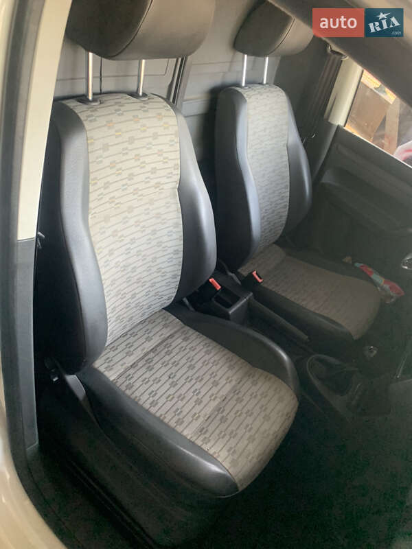 Грузовой фургон Volkswagen Caddy 2010 в Киеве фото 8 Грузовой фургон Volkswagen Caddy 2010 в Киеве