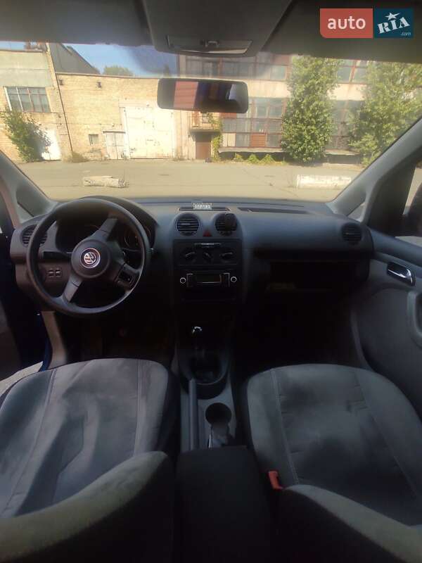Минивэн Volkswagen Caddy 2011 в Киеве