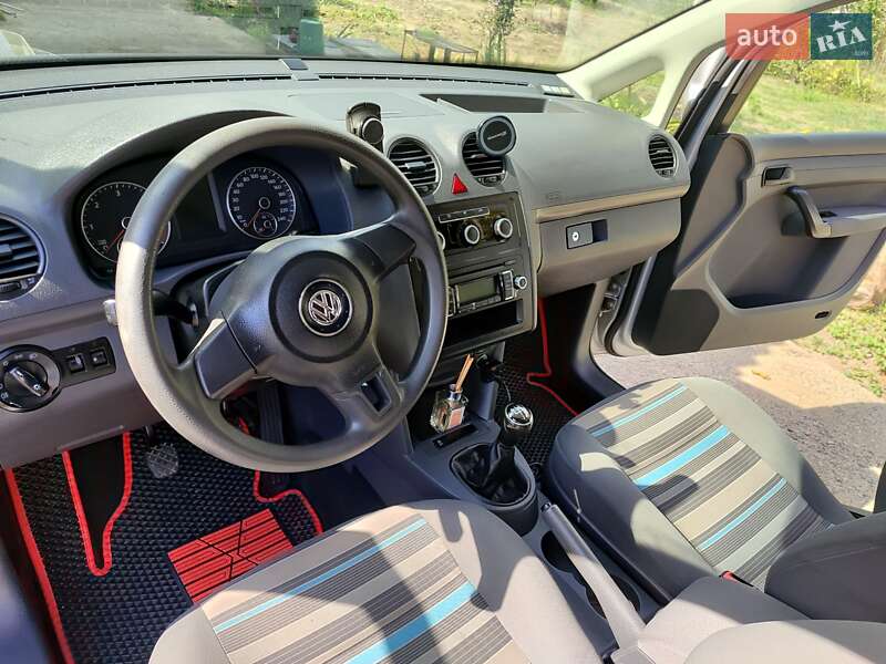 Минивэн Volkswagen Caddy 2011 в Великодолинском