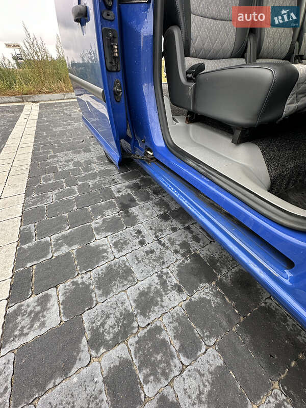 Минивэн Volkswagen Caddy 2009 в Львове