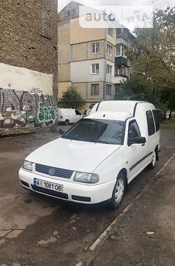 Вантажний фургон Volkswagen Caddy 2003 в Києві