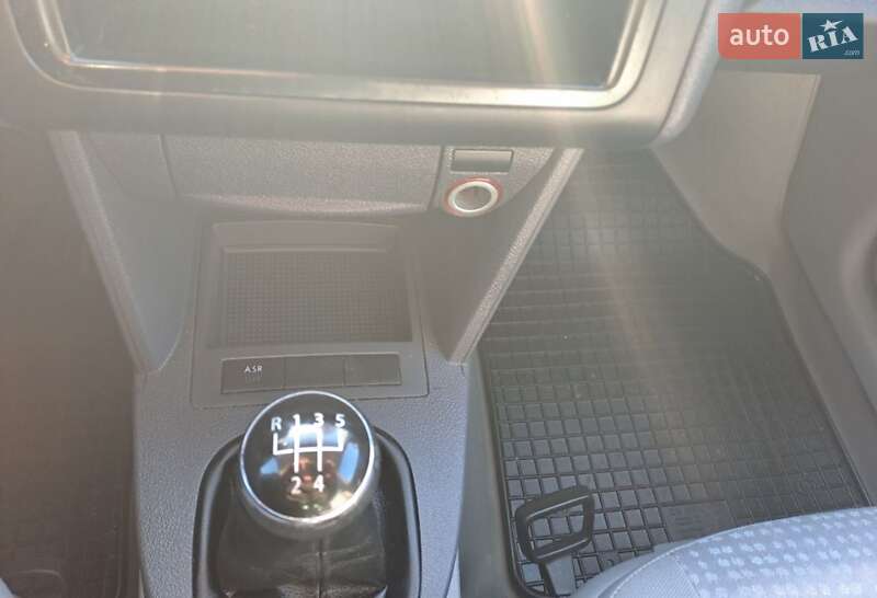 Минивэн Volkswagen Caddy 2005 в Староконстантинове
