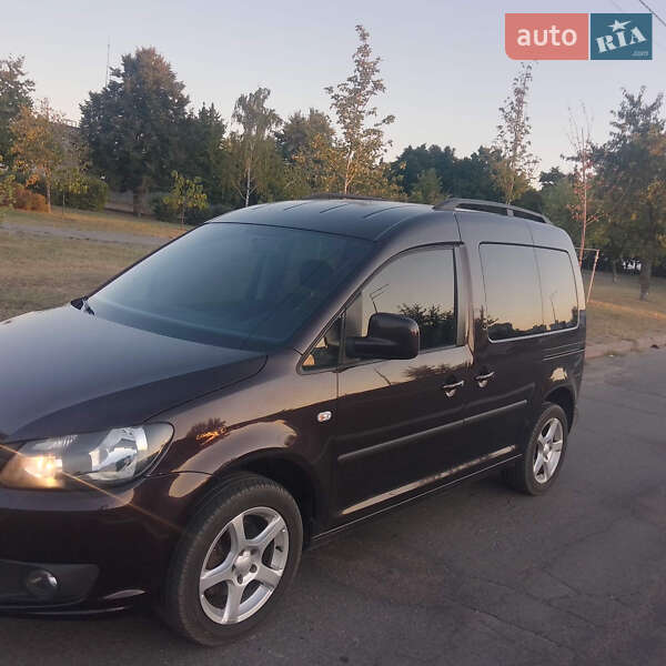 Мінівен Volkswagen Caddy 2014 в Києві