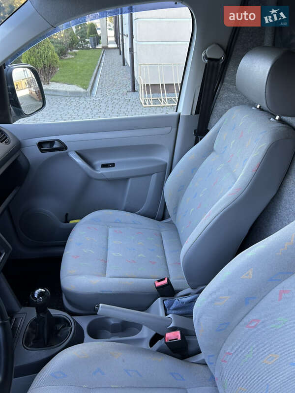 Вантажний фургон Volkswagen Caddy 2010 в Дунаївцях