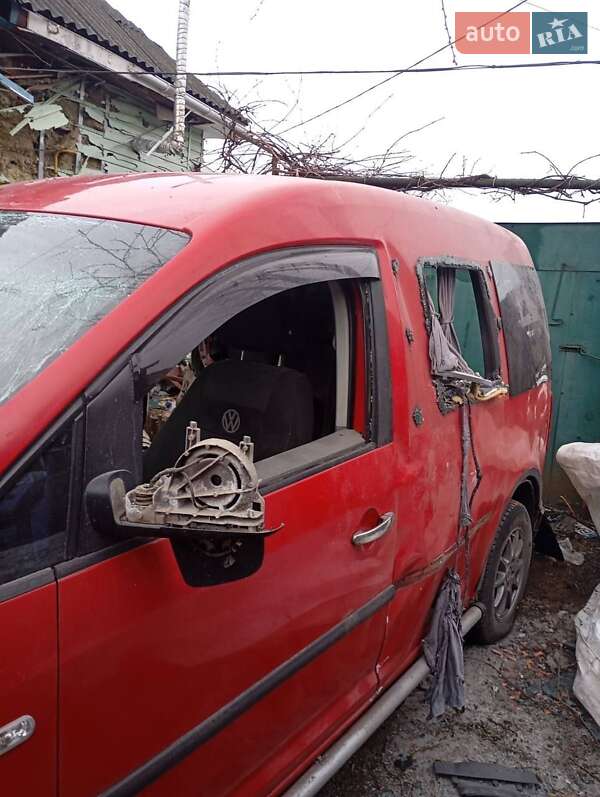 Минивэн Volkswagen Caddy 2004 в Середине-Буде