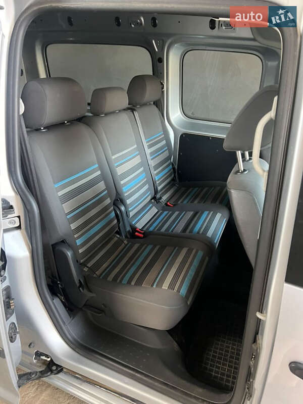 Минивэн Volkswagen Caddy 2011 в Черновцах