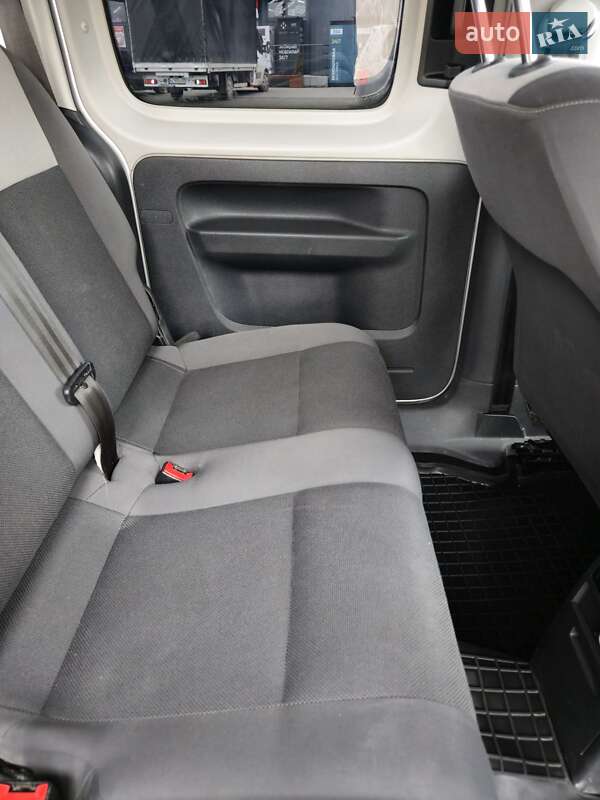 Минивэн Volkswagen Caddy 2014 в Киеве фото 13 Минивэн Volkswagen Caddy 2014 в Киеве