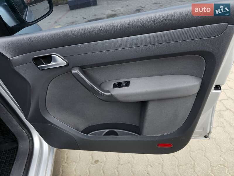 Минивэн Volkswagen Caddy 2014 в Киеве фото 16 Минивэн Volkswagen Caddy 2014 в Киеве