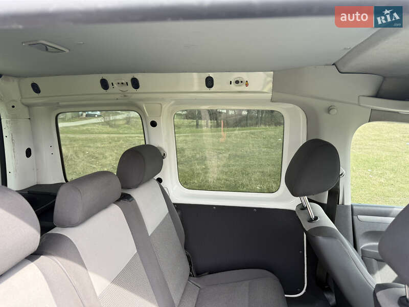 Мінівен Volkswagen Caddy 2011 в Кривому Розі