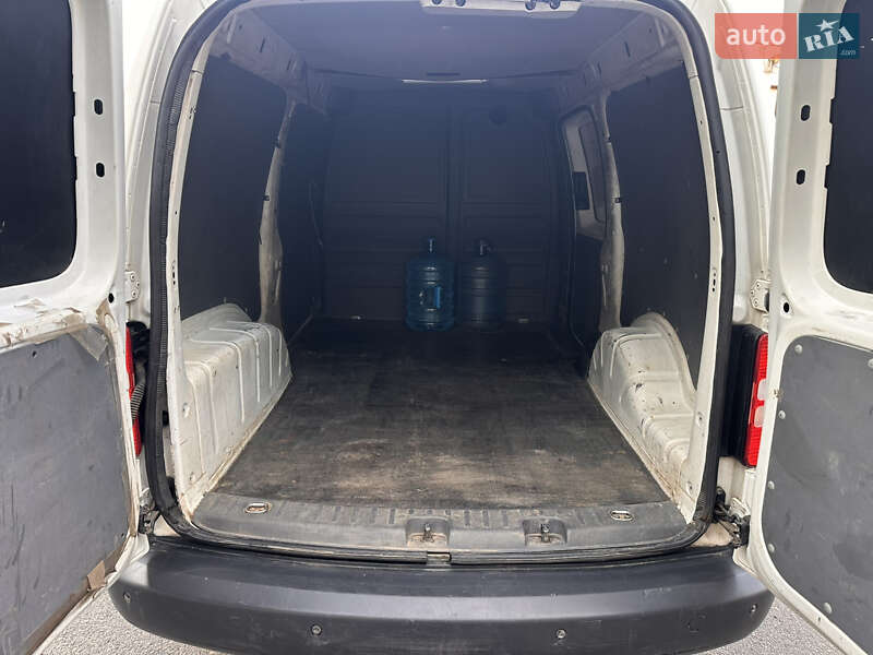 Грузовой фургон Volkswagen Caddy 2013 в Кривом Роге