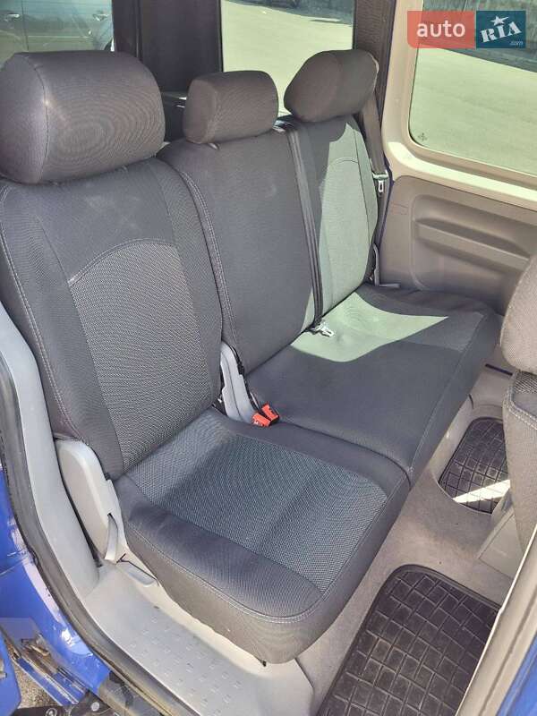 Минивэн Volkswagen Caddy 2010 в Киеве