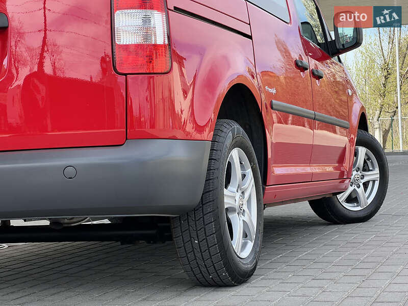 Минивэн Volkswagen Caddy 2010 в Житомире