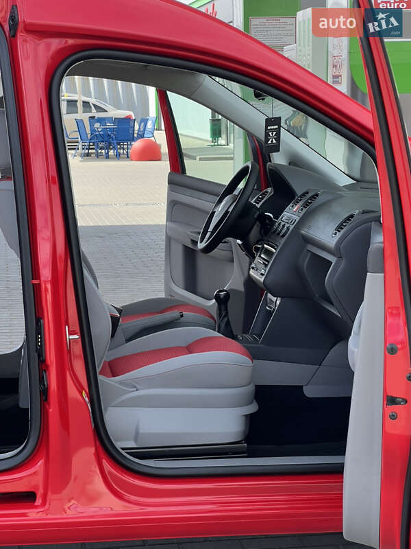 Минивэн Volkswagen Caddy 2010 в Житомире