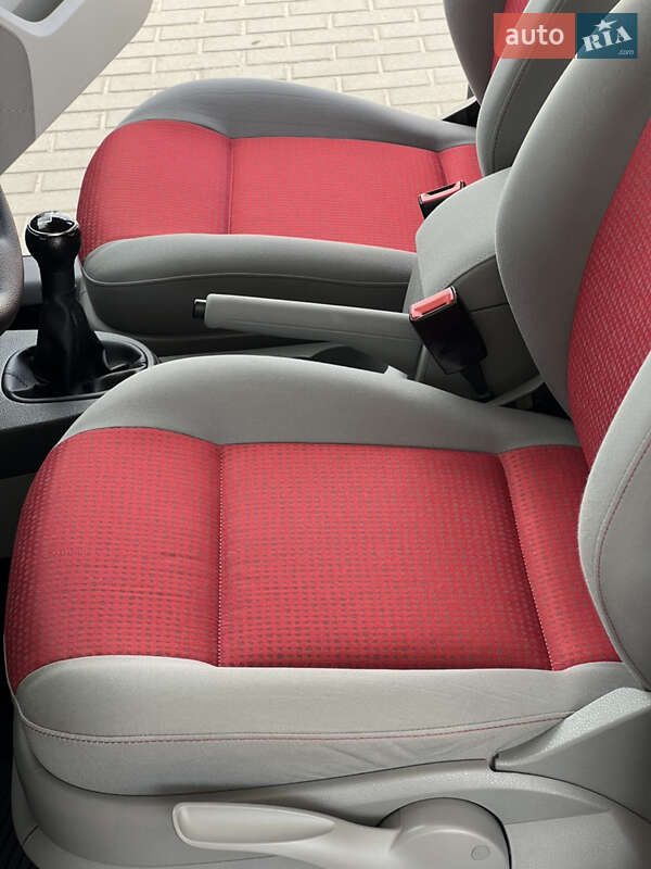 Минивэн Volkswagen Caddy 2010 в Житомире