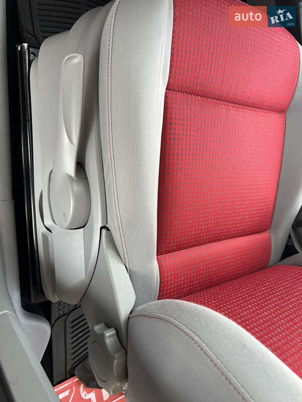 Минивэн Volkswagen Caddy 2010 в Житомире