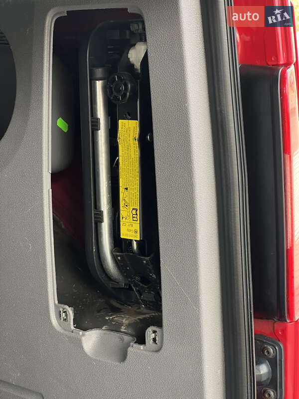 Минивэн Volkswagen Caddy 2010 в Житомире