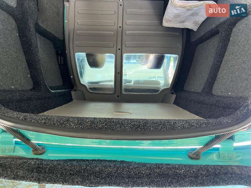 Грузовой фургон Volkswagen Caddy 2012 в Черновцах