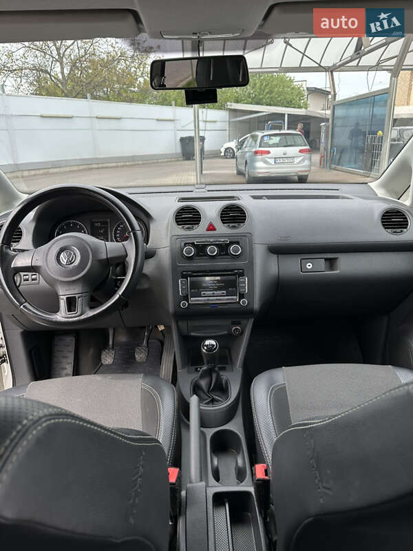 Минивэн Volkswagen Caddy 2014 в Киеве