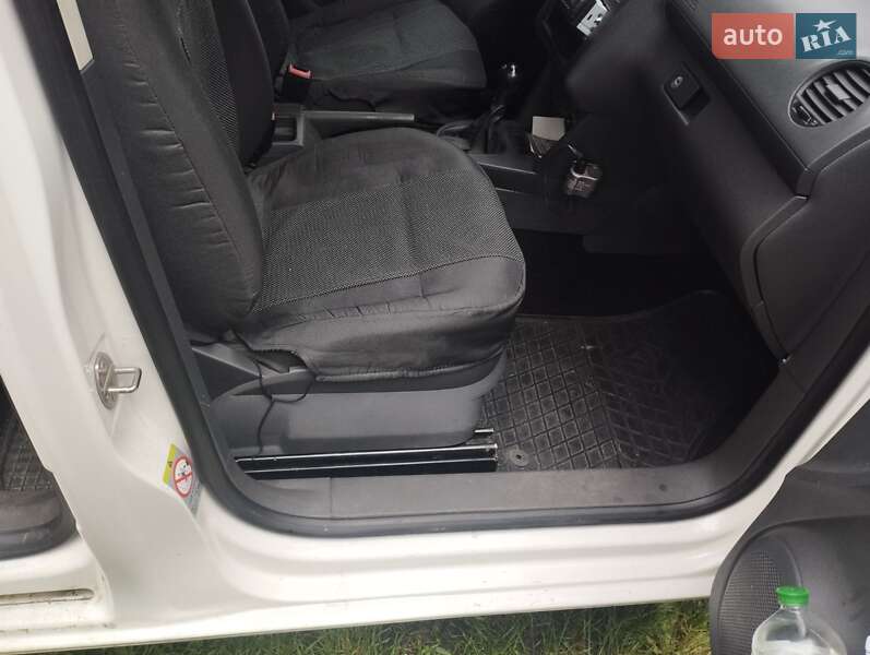 Минивэн Volkswagen Caddy 2012 в Киеве