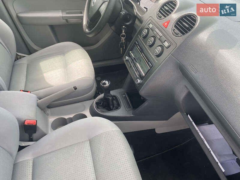 Минивэн Volkswagen Caddy 2009 в Нововолынске