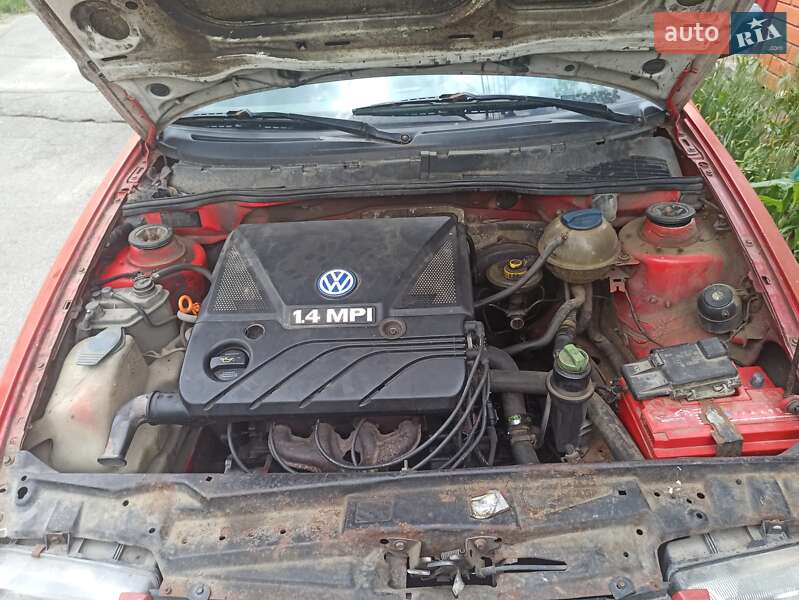 Вантажний фургон Volkswagen Caddy 2003 в Києві