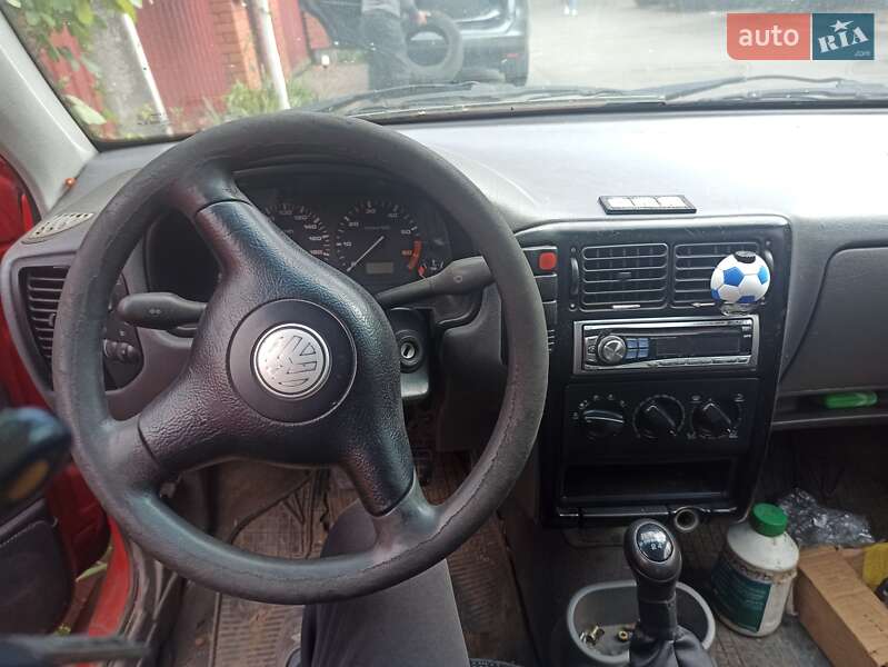 Вантажний фургон Volkswagen Caddy 2003 в Києві