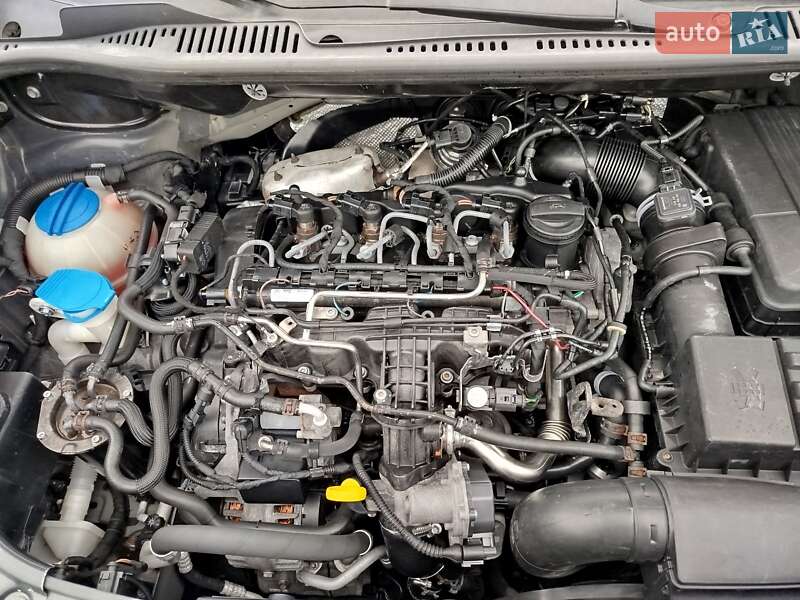 Мінівен Volkswagen Caddy 2013 в Нововолинську