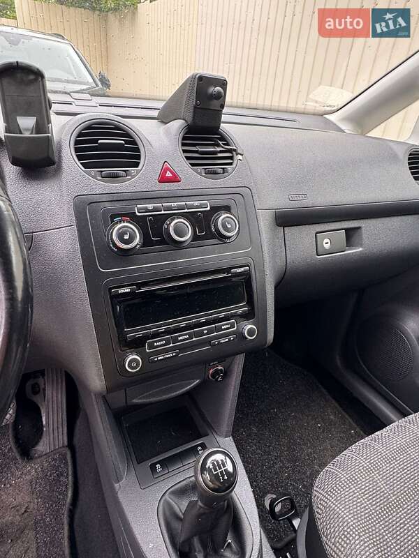 Мінівен Volkswagen Caddy 2014 в Благовіщенську