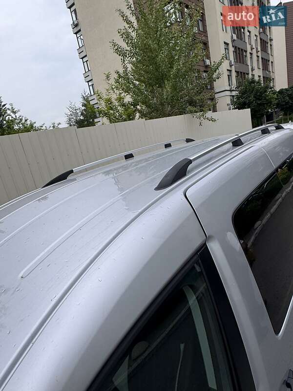 Мінівен Volkswagen Caddy 2014 в Благовіщенську