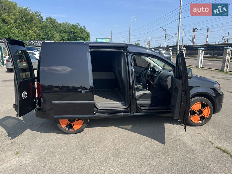 Грузовой фургон Volkswagen Caddy 2011 в Киеве