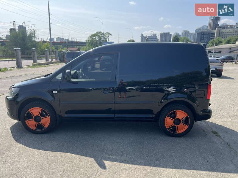 Грузовой фургон Volkswagen Caddy 2011 в Киеве